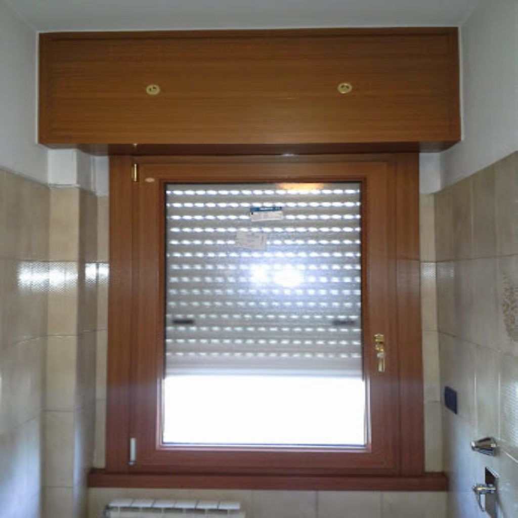 finestra in pvc effetto legno con cassonetto ad alto isolamento termico a paderno dugnano