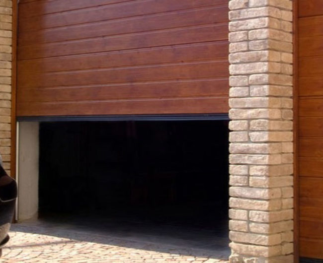 Portoni sezionali garage in legno massiccio LTH
